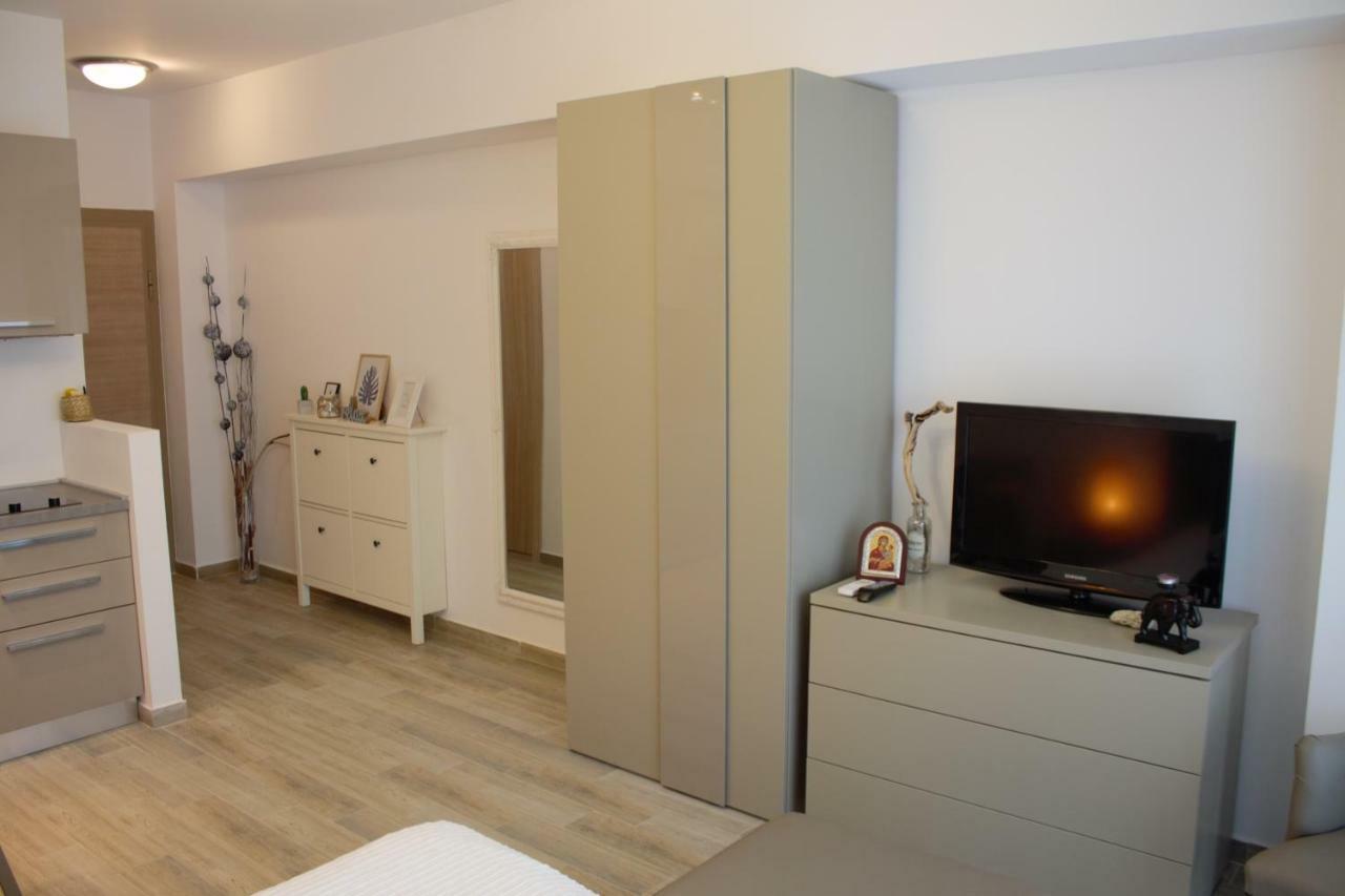 Luxury Studio 42 De Silva Mamaia Exterior photo